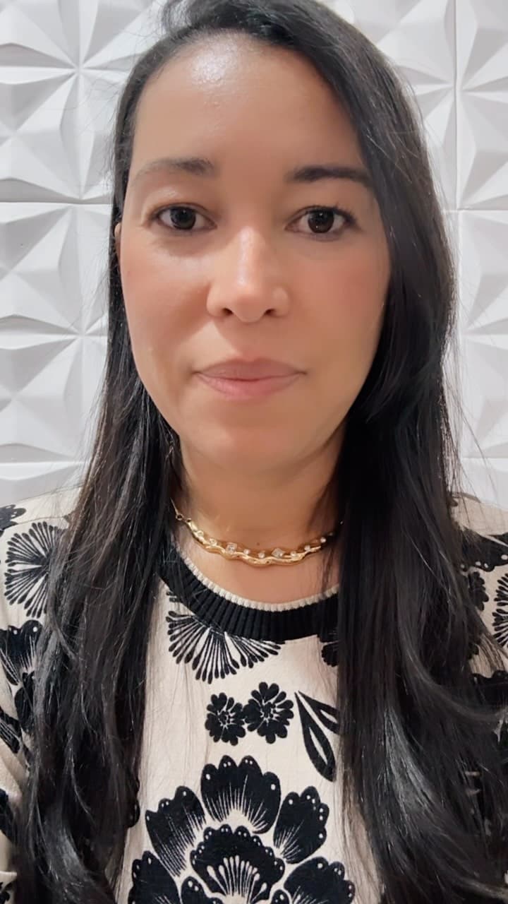 Dra. Ellen Gonçalves, advogada especialista em Direito Previdenciário, em retrato profissional em Brasília, Distrito Federal.